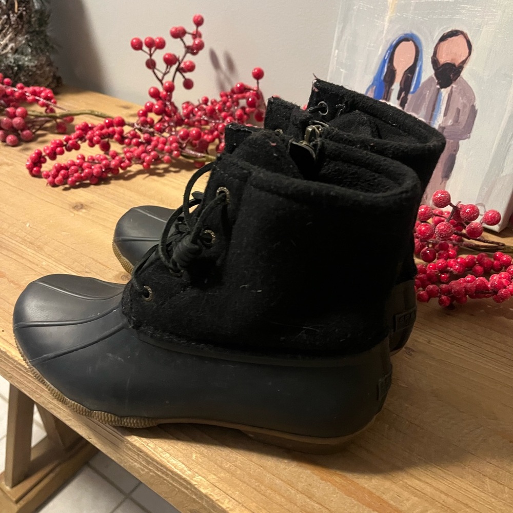 Sperry boots - black